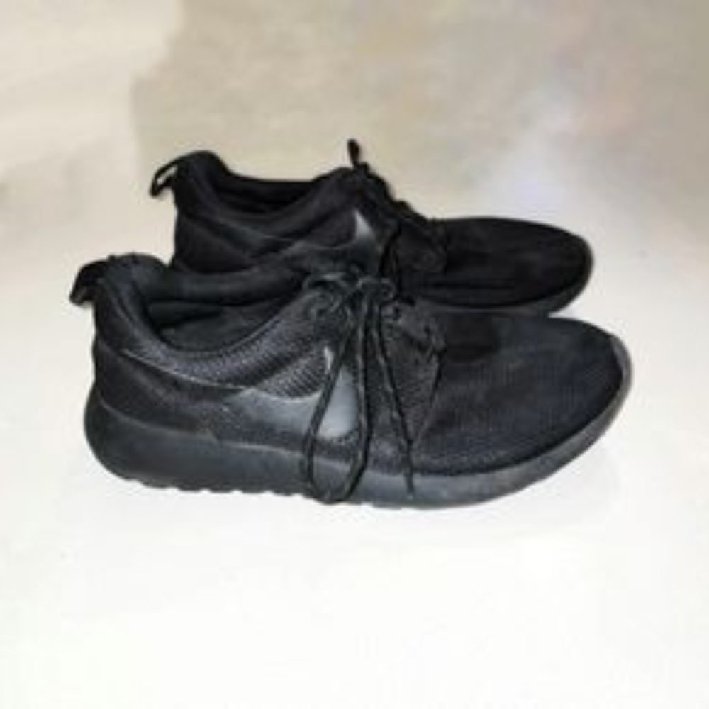 Nike Roche - Picture 2 of 3